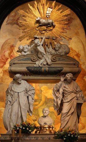 켕티의 성 요한 칸시오의 무덤_photo by Lawrence OP_in the shrine of St John Cantius of the Church of St Anne in Krakow_Poland.jpg